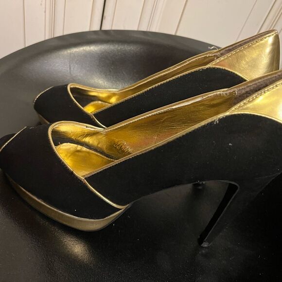 Brown/tan velvet boots
Forever 21 Sz 8 - Picture 8 of 16